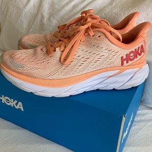 Hoka One One Clifton 8 size 8B women’s shoes